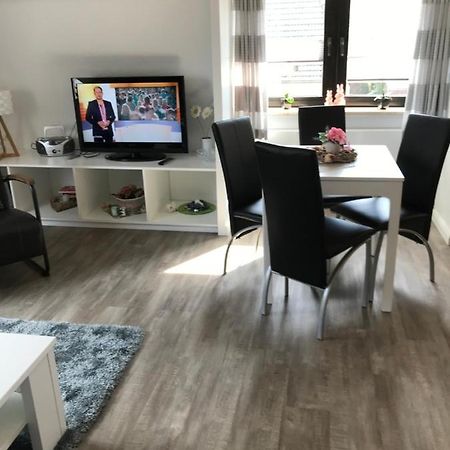 Haus Andrea -Wohnung Oben Busum Bagian luar foto