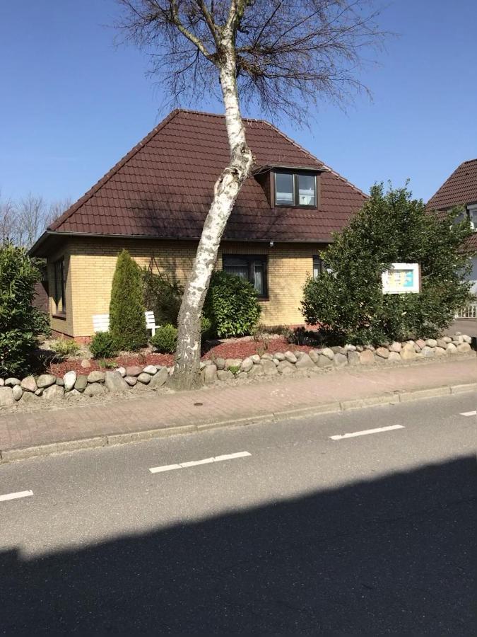 Haus Andrea -Wohnung Oben Busum Bagian luar foto