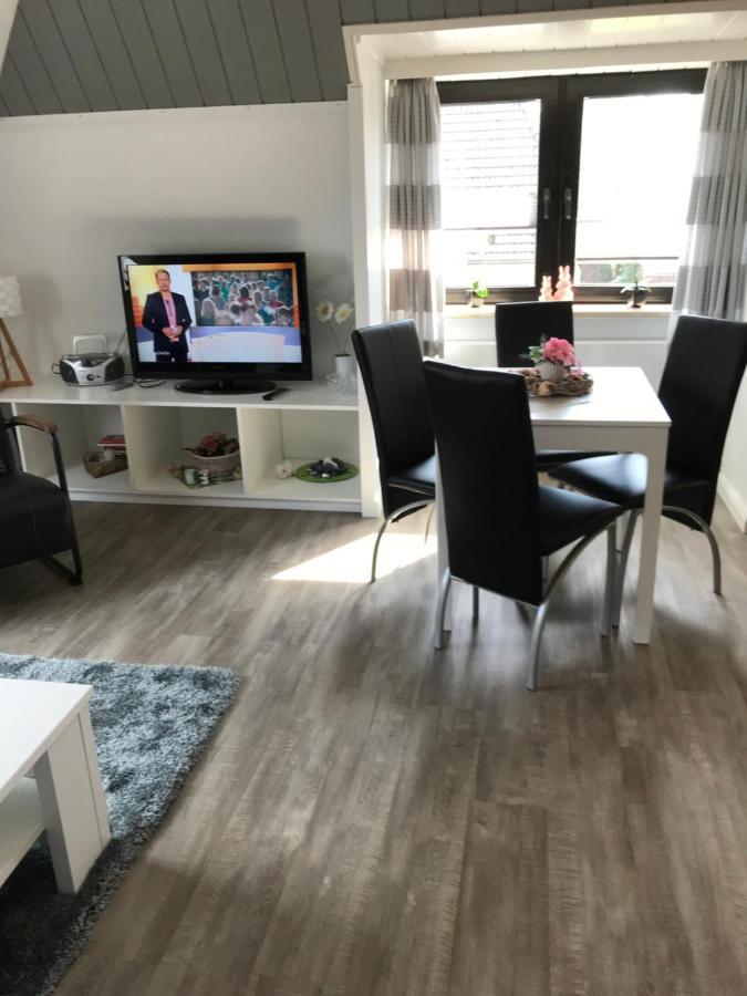 Haus Andrea -Wohnung Oben Busum Bagian luar foto