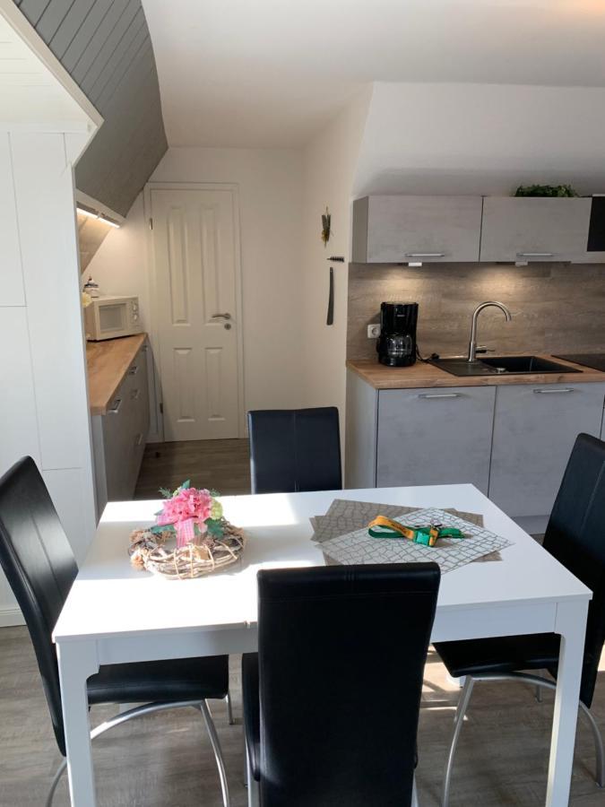 Haus Andrea -Wohnung Oben Busum Bagian luar foto